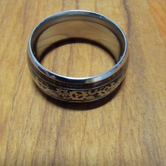 Stainless Steel Ring With Wood And Gears Design. Size 9. New In Packaging. - Picture 2 of 6